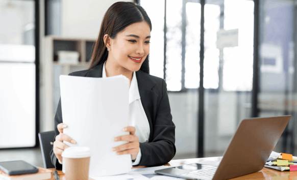 Translator offering certified legal translation for official documents, ensuring accuracy and legal compliance in Houston.